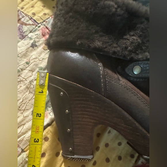 TIMBERLAND Real sheep fur, leather, and suede booties with studs and heels. - Picture 9 of 12